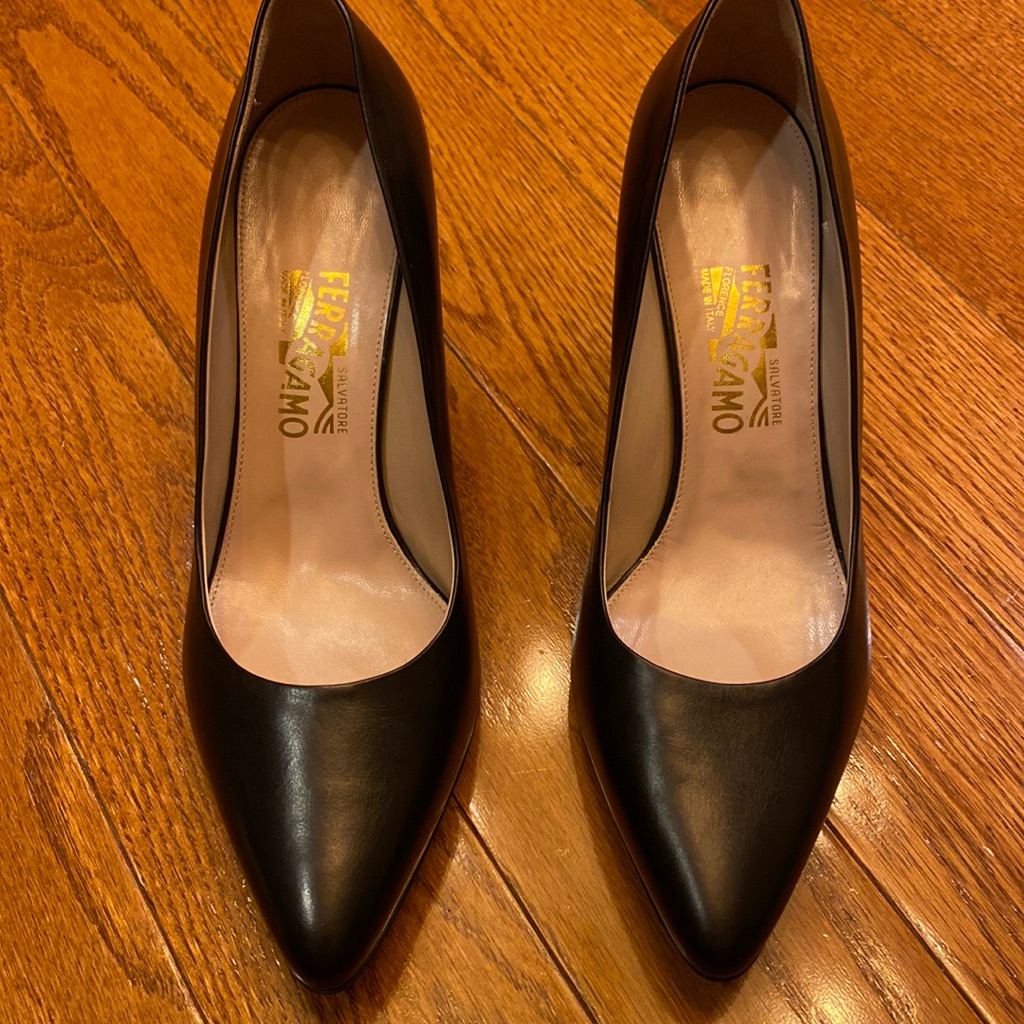 Classic Salvatore Ferragamo Black Pump Heels Size 8.5.
